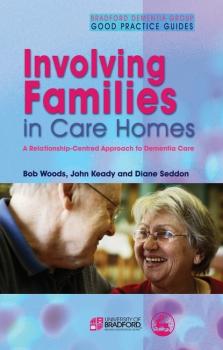 Читать Involving Families in Care Homes - Bob Woods